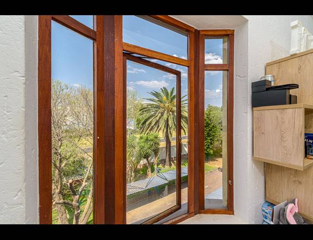 1 BEDROOM APARTMENT FOR SALE IN RANDPARK RIDGE
